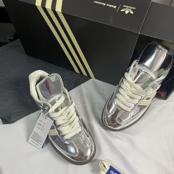 Adidas women's silver wale shoes Size 6.5